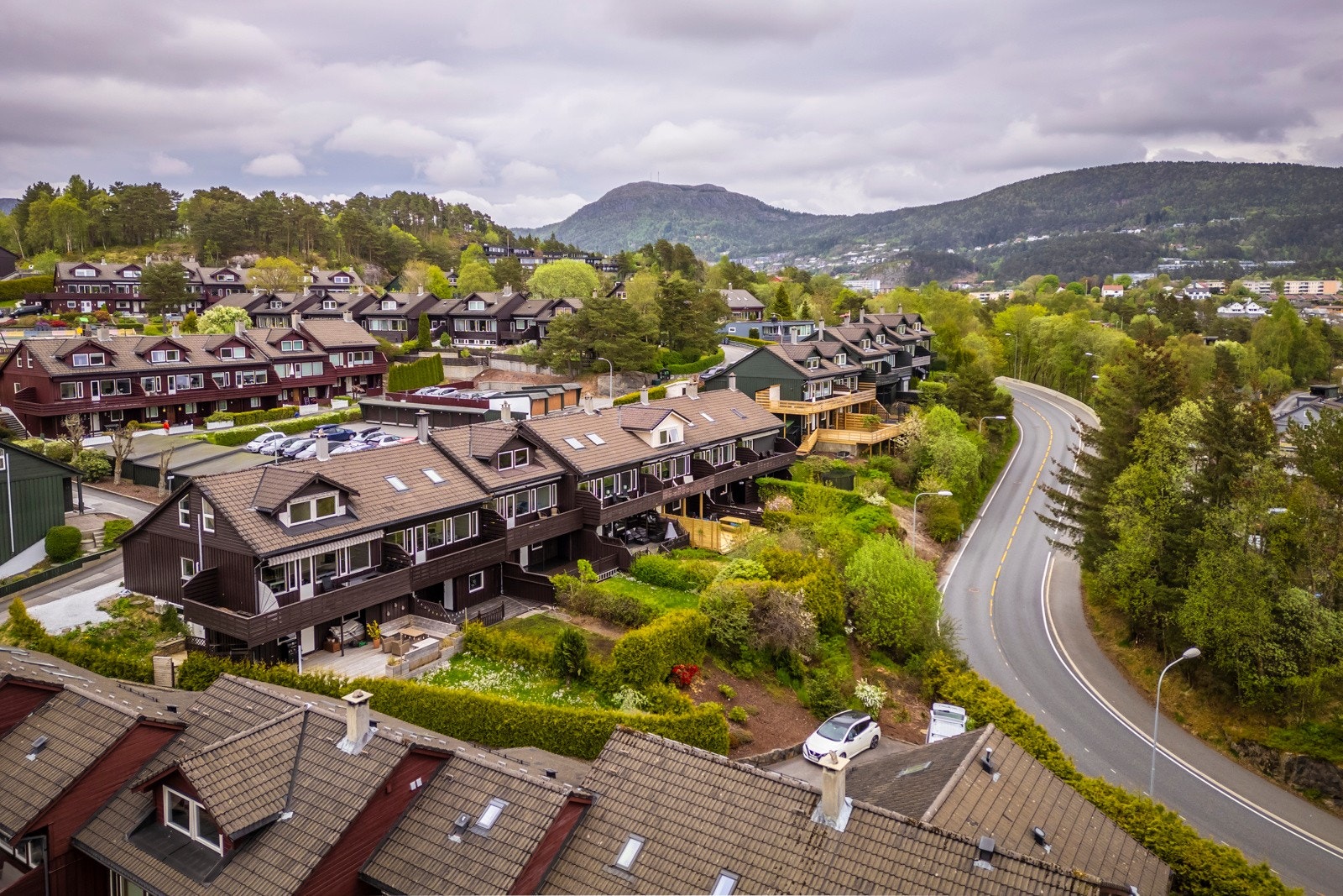 Offentlig transport er lett tilgjengelig, med Allestadveien bussterminal kun 2 minutters gange unna. Galleribilde