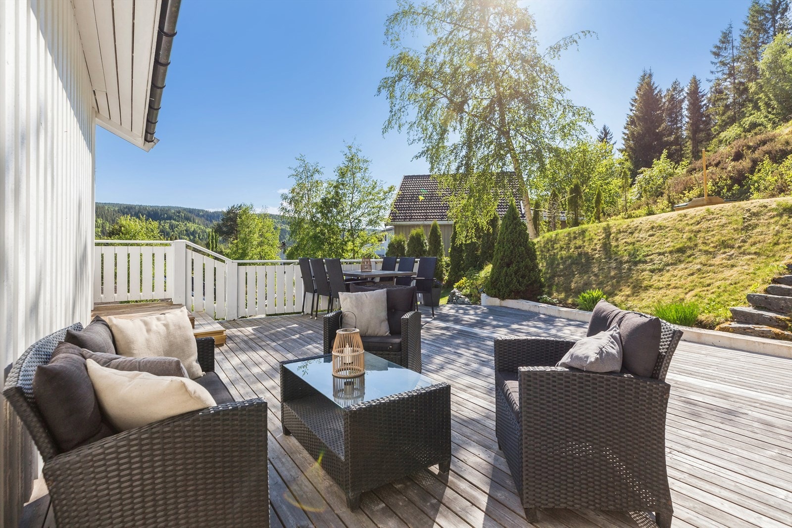 Her nytes enkelt både stille stunder og lange, sosiale kvelder i godt lag. Galleribilde