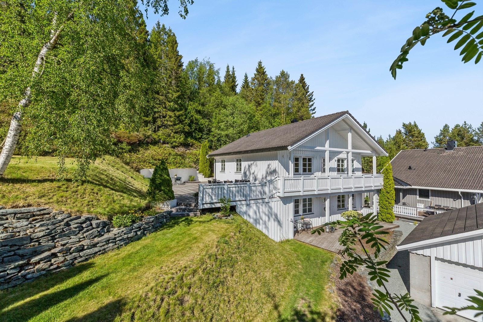 Her bor man rett ved busstopp, og det er kort vei til alle fasiliteter i Buvika. Galleribilde