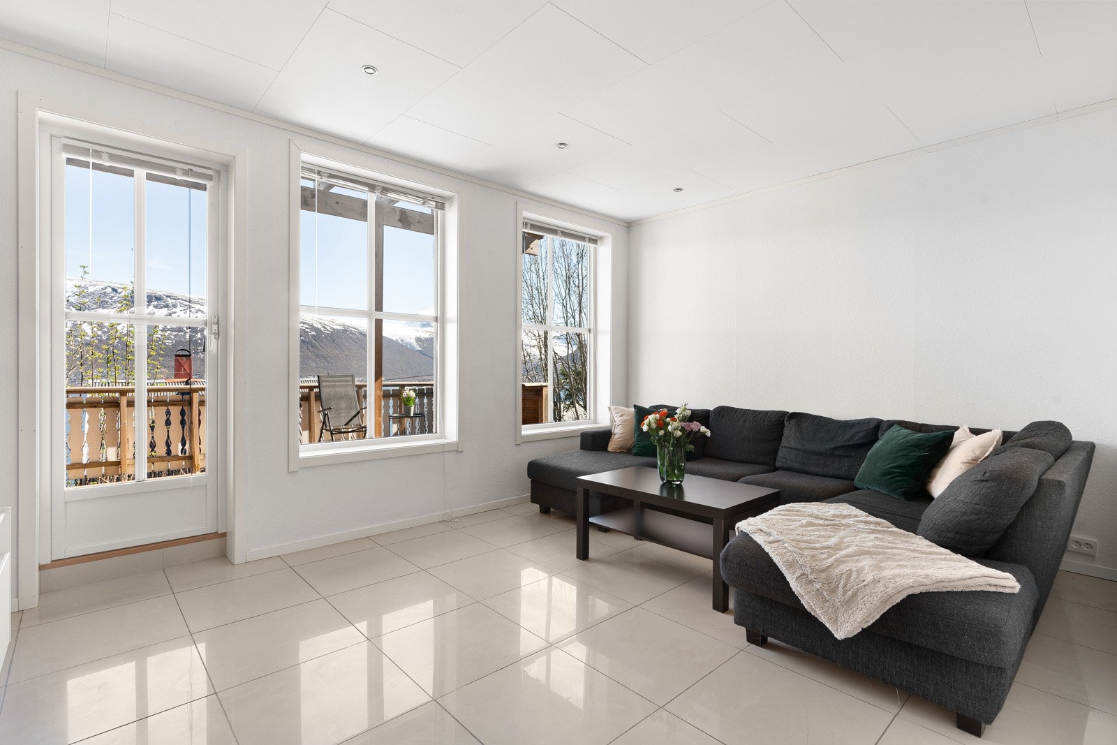 Velkommen til Øvre Markveg 21 - En lys og romslig 3-roms selveier presentert av Inger Alette Eira Galleribilde