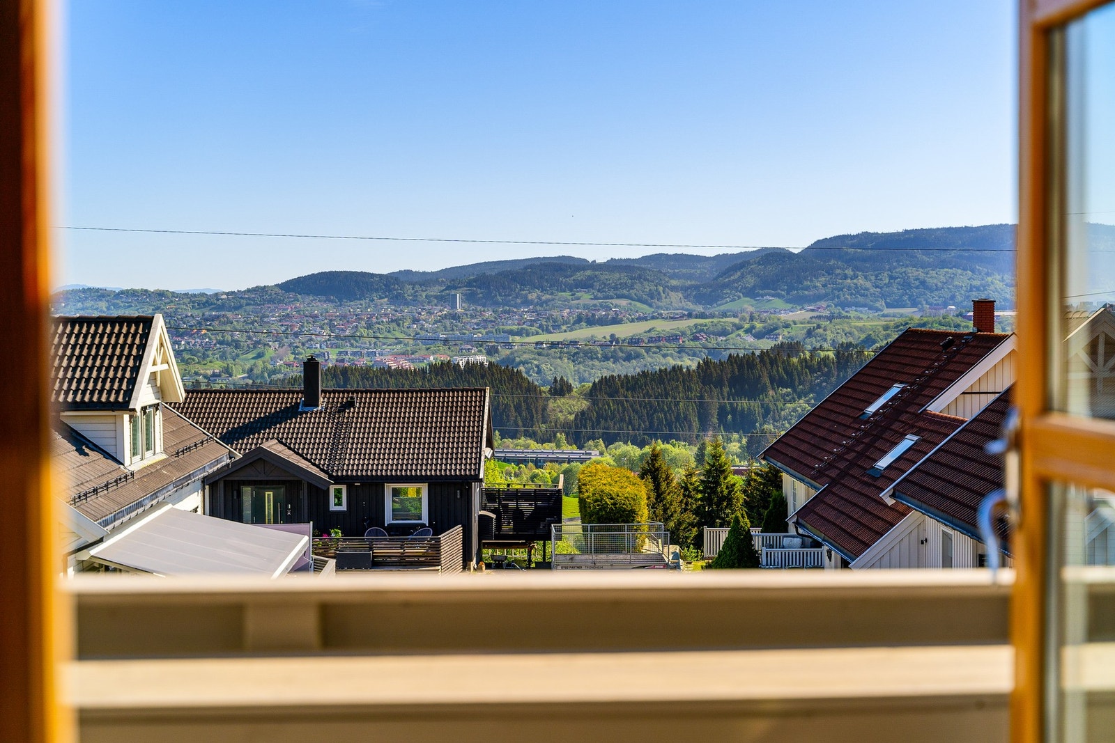 Fantastisk utsikt fra balkong og stue. Galleribilde