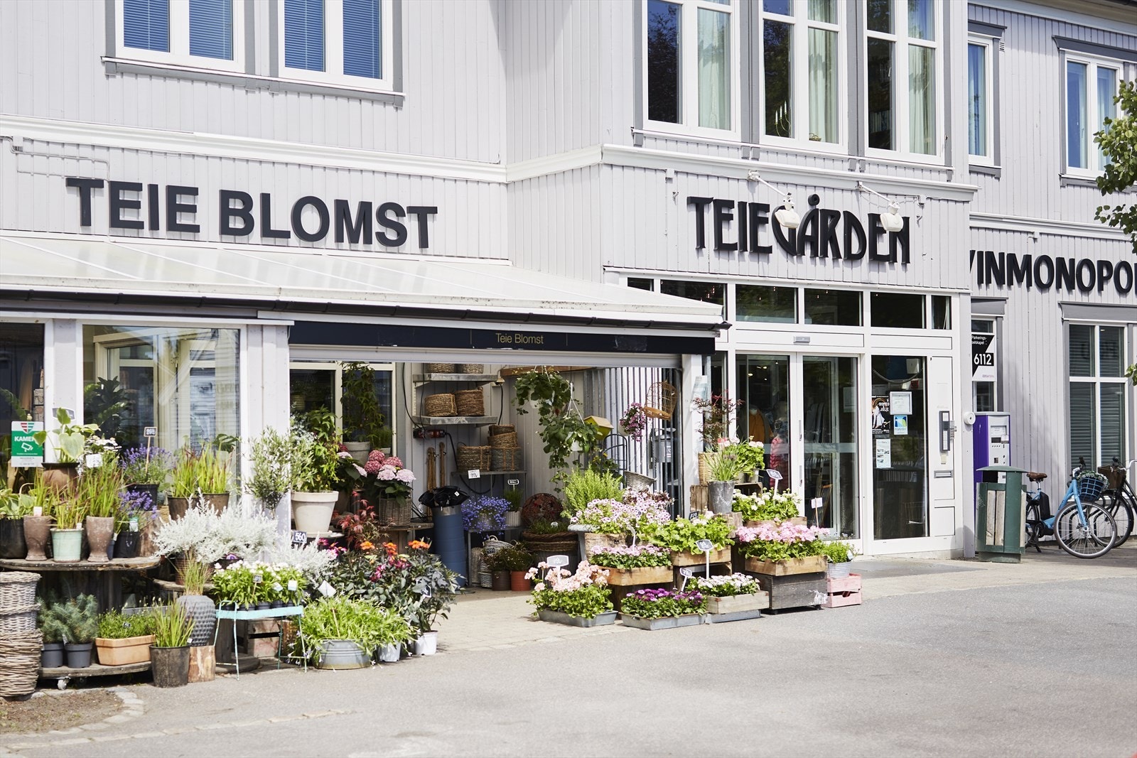 Boligen ligger i et stille og rolig boområde med kort gangavstand til Teie Torv. Galleribilde