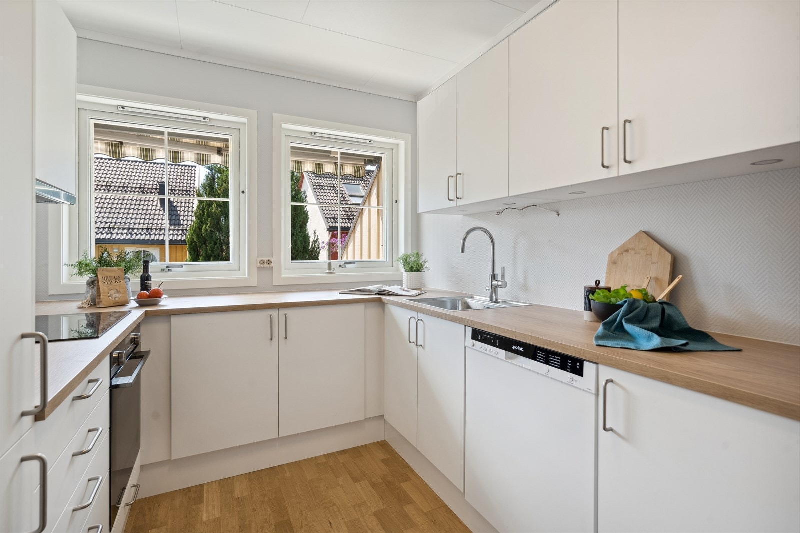 Kjøkkenet er stilrent og lekkert og er nytt i 2023. Galleribilde