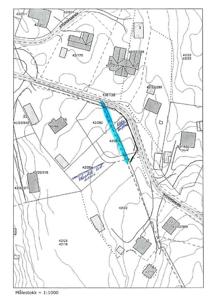 Det gjøres oppmerksom på at kommunal hovedvannledning er nedgravd på deler av tomten. Se mer informasjon i slagsoppgave om bla. kostnadsoverslag. Galleribilde