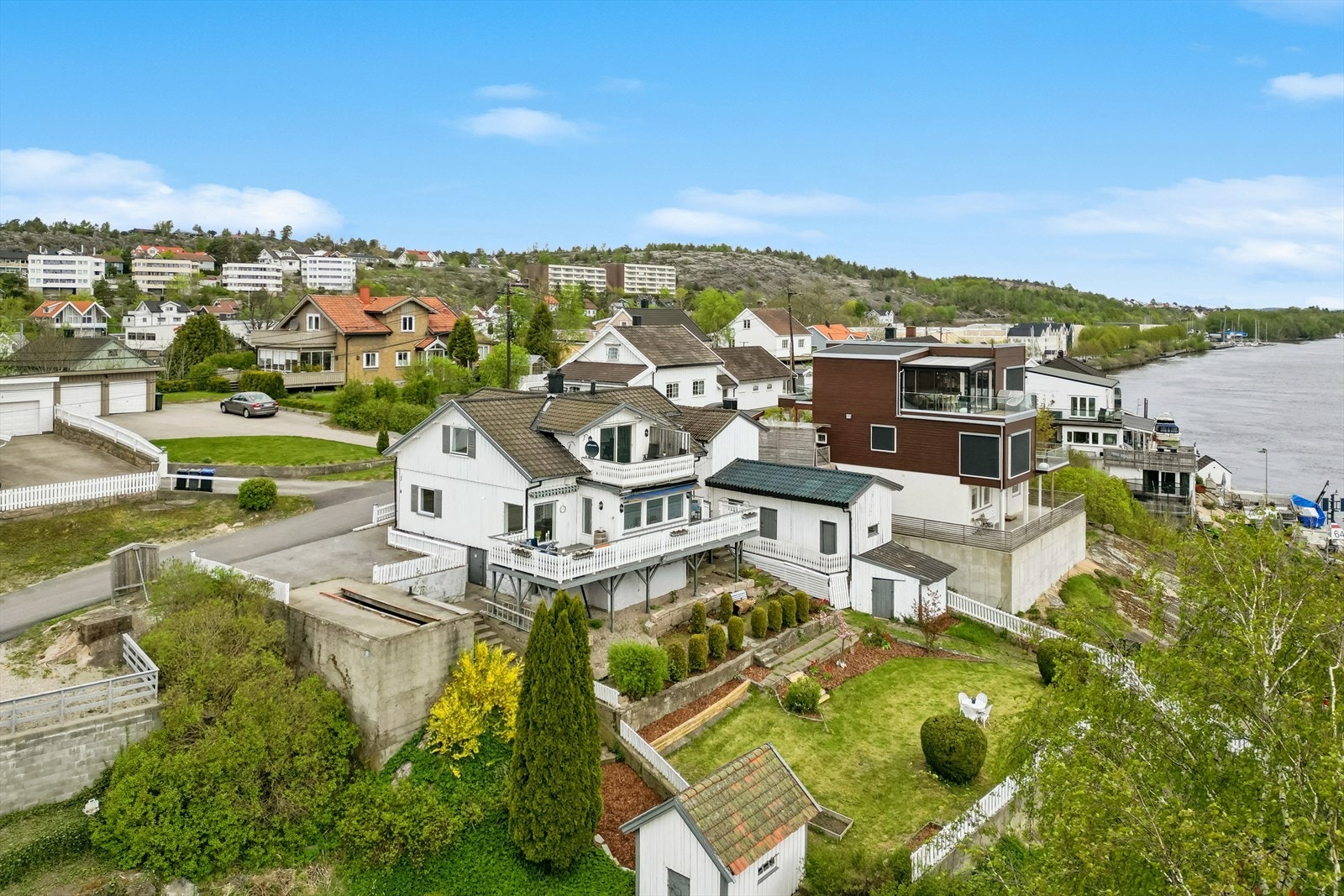 Beliggende i rolig gate uten gjennomgangstrafikk Galleribilde