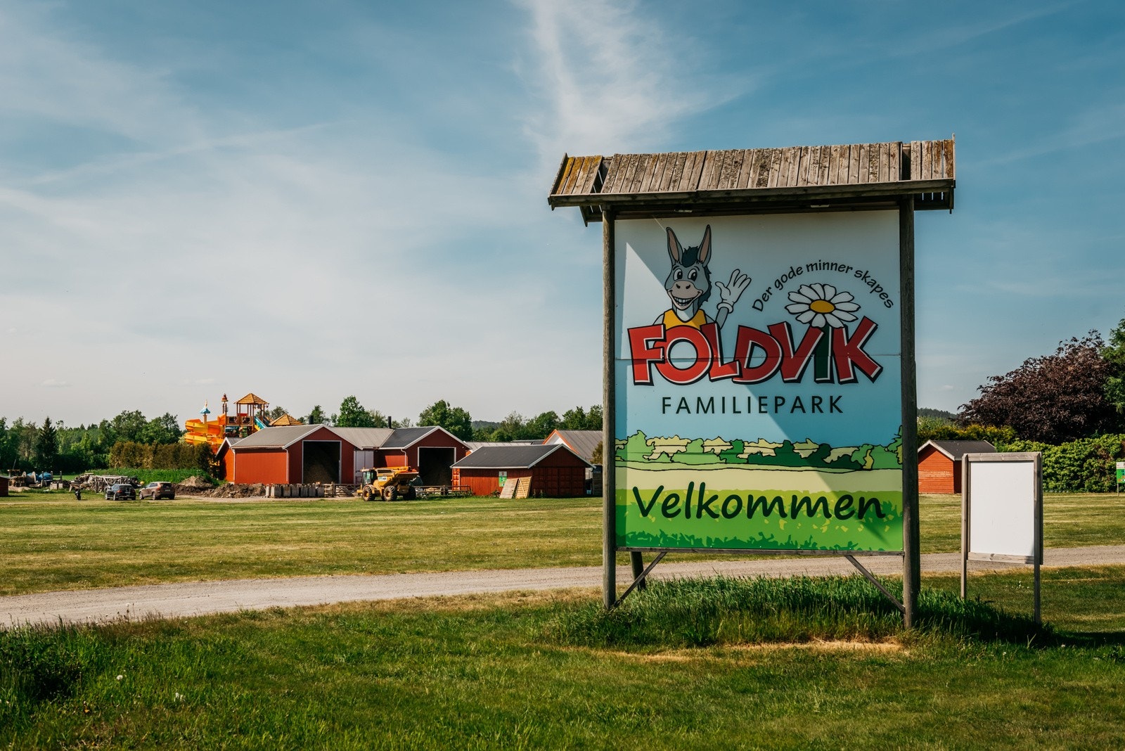 Foldvik Familiepark ligger kun 3 minutter med bil unna. Her er det masse fine aktiviteter for barna. Galleribilde