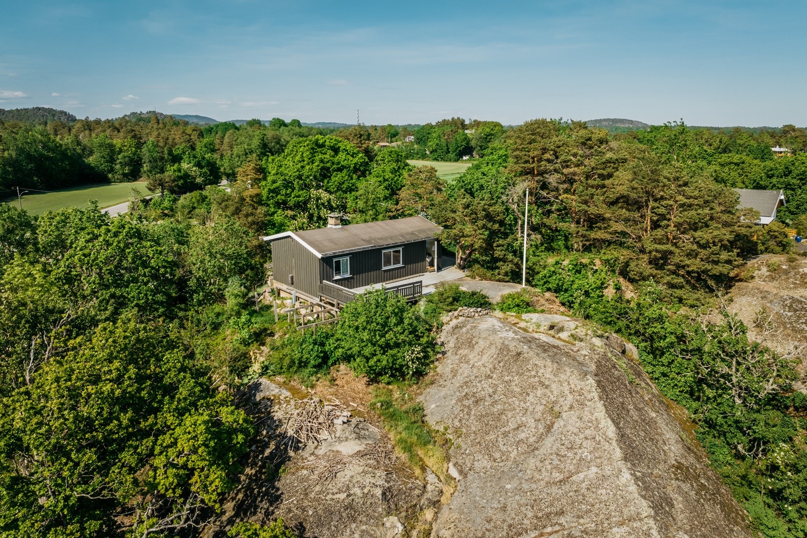 Tomten består hovedsakelig av naturtomt. Galleribilde