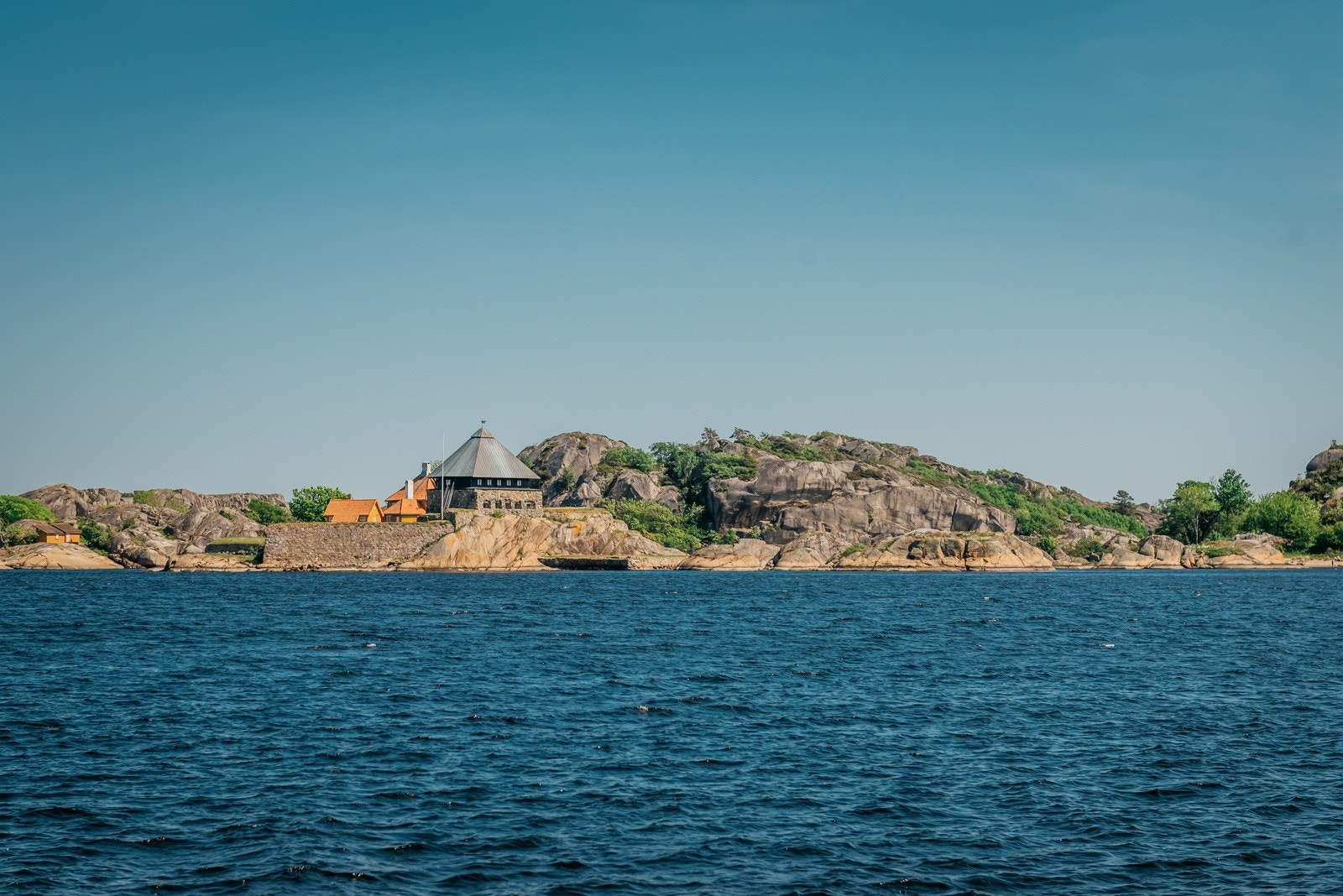 Citadellet i Stavern. Her er det stadig aktiviteter om sommeren. Galleribilde