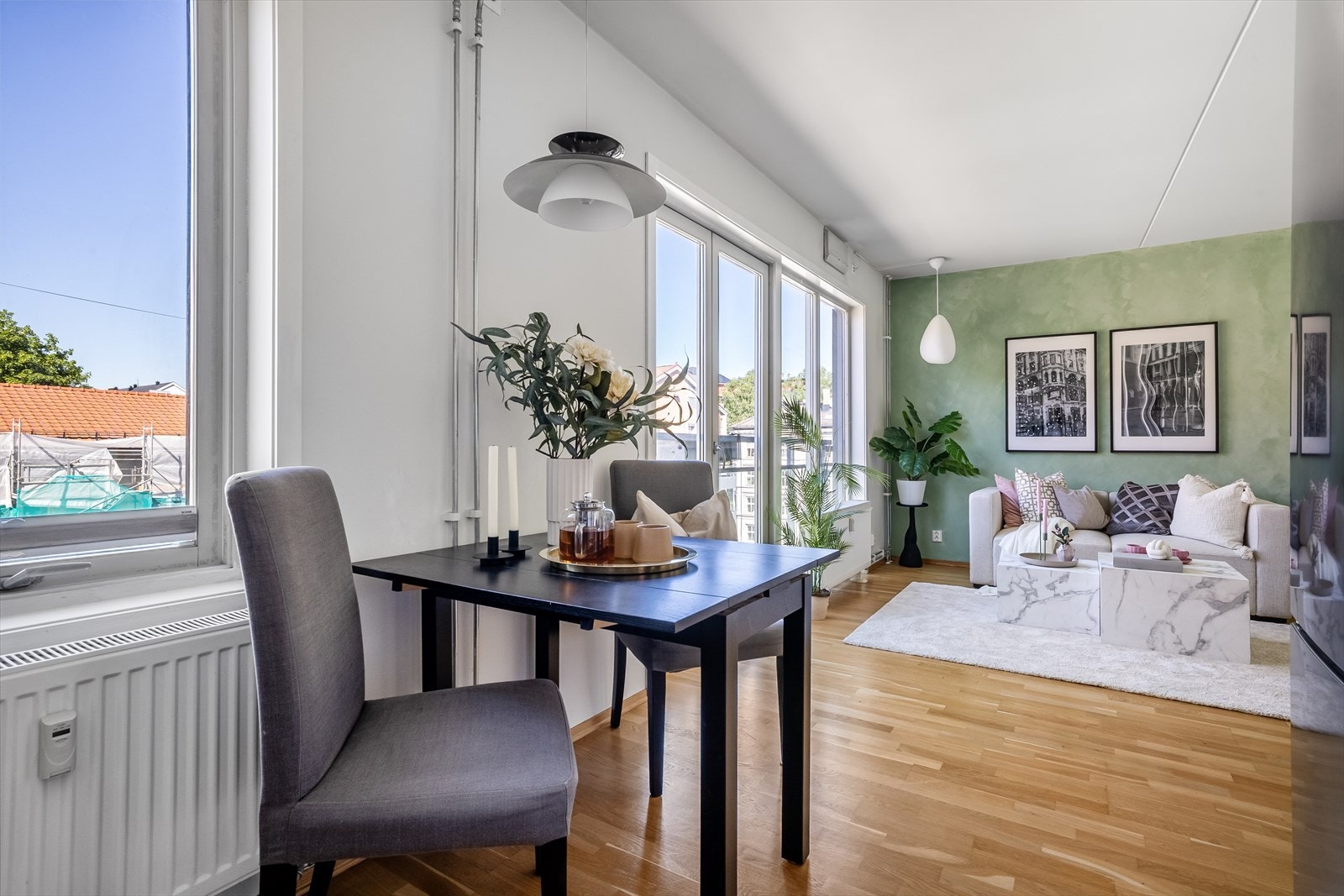 Plass til spisebord i tilknytting til kjøkken som er perfekt for koselige frokoster. Galleribilde