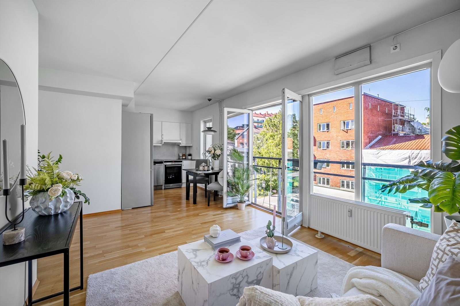 God plass til å møblere med sofagruppe, spisestue og øvrig møblement. Galleribilde