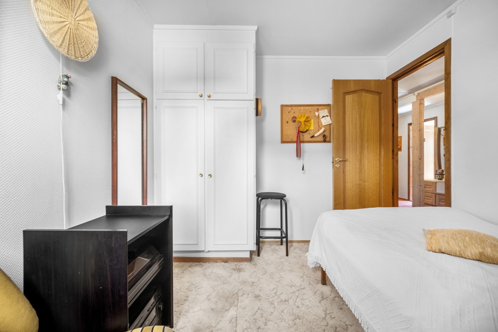 Alle de fire soverommene får godt med naturlig lysinnslipp fra store vindusflater. Galleribilde