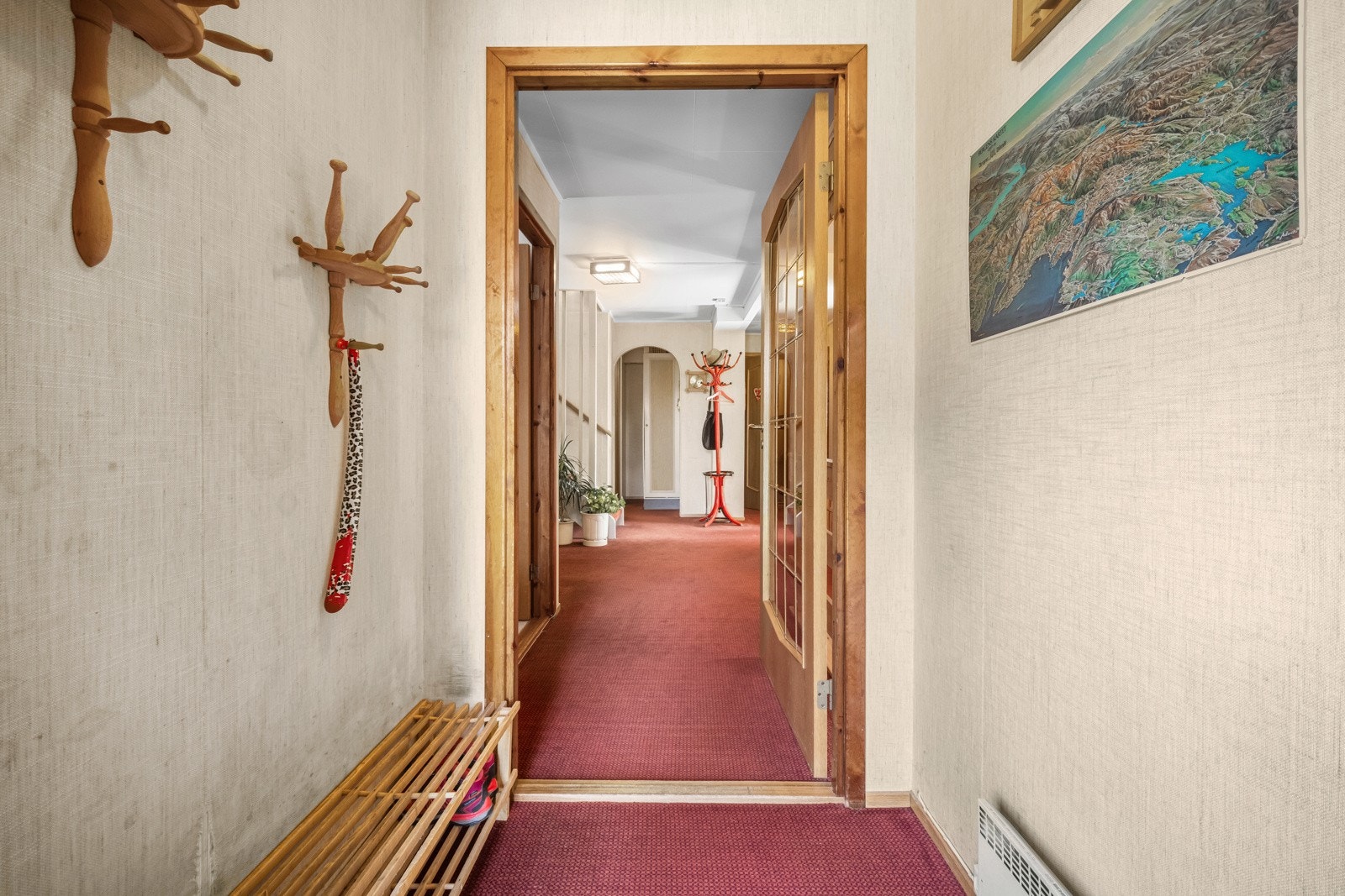 I vindfanget passer det fint å innrede med knagger og skohyller. Galleribilde