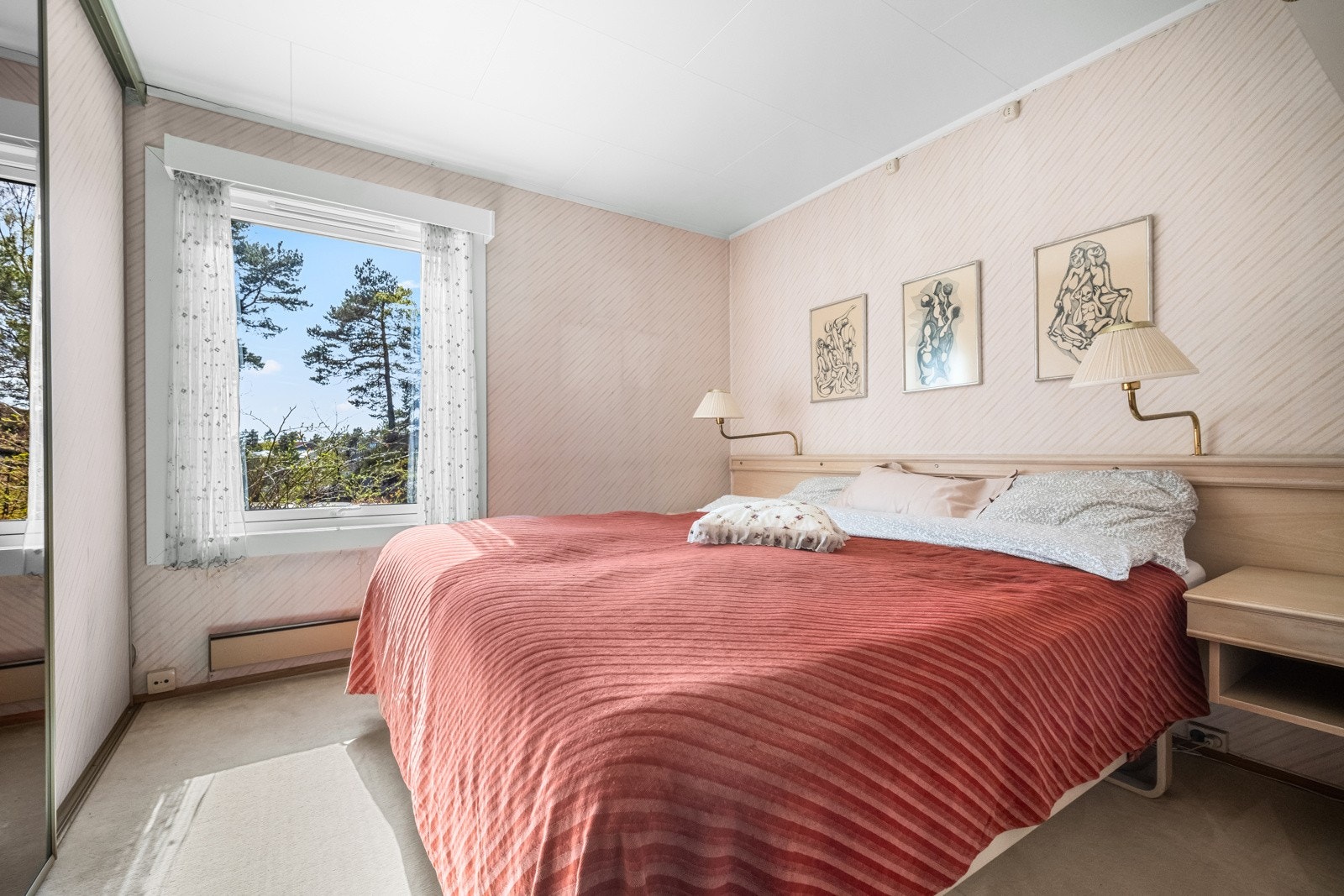 I boligen ligger fire soverom sammen i første etasje, meget praktisk hvis man har små barn. Galleribilde