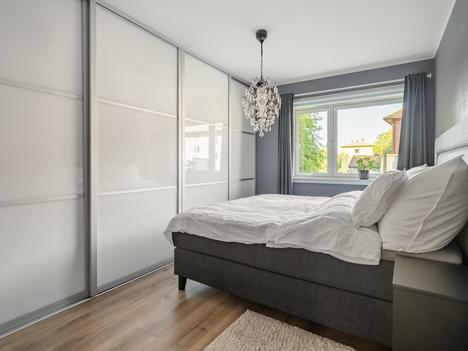 Leiligheten har to gode og store soverom. Galleribilde