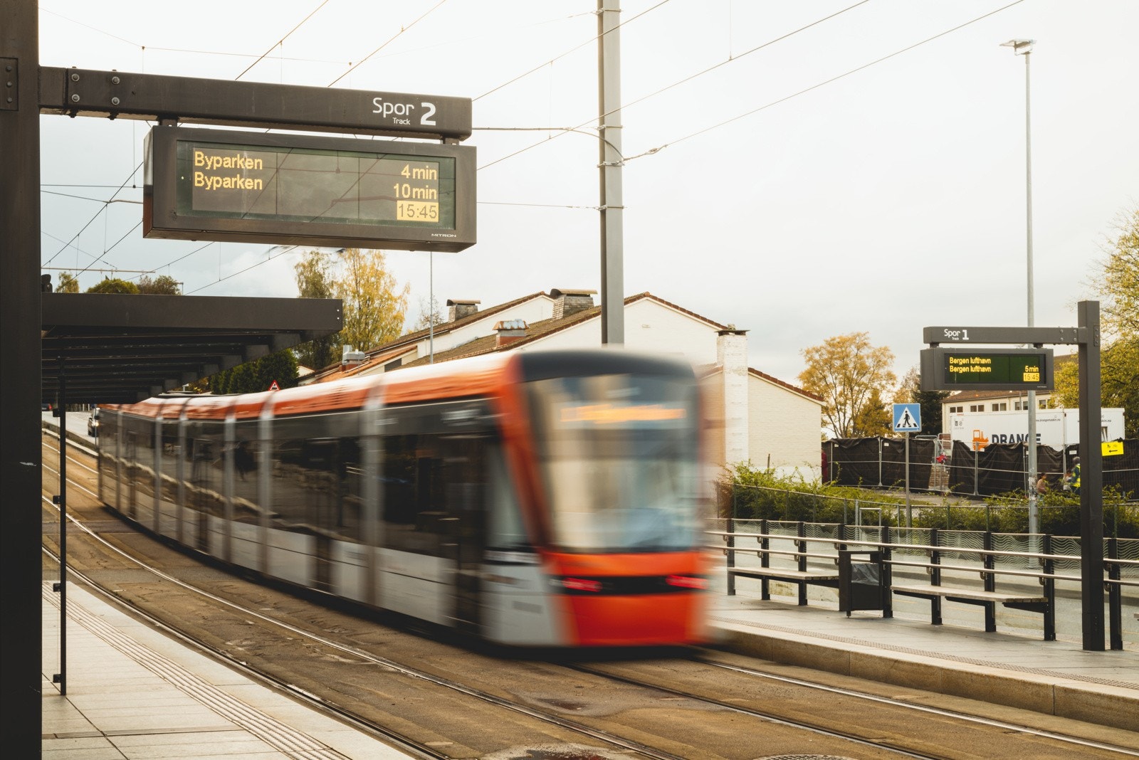 Det er ca. 13 minutters gange til Sletten senter og bybanestopp. Galleribilde