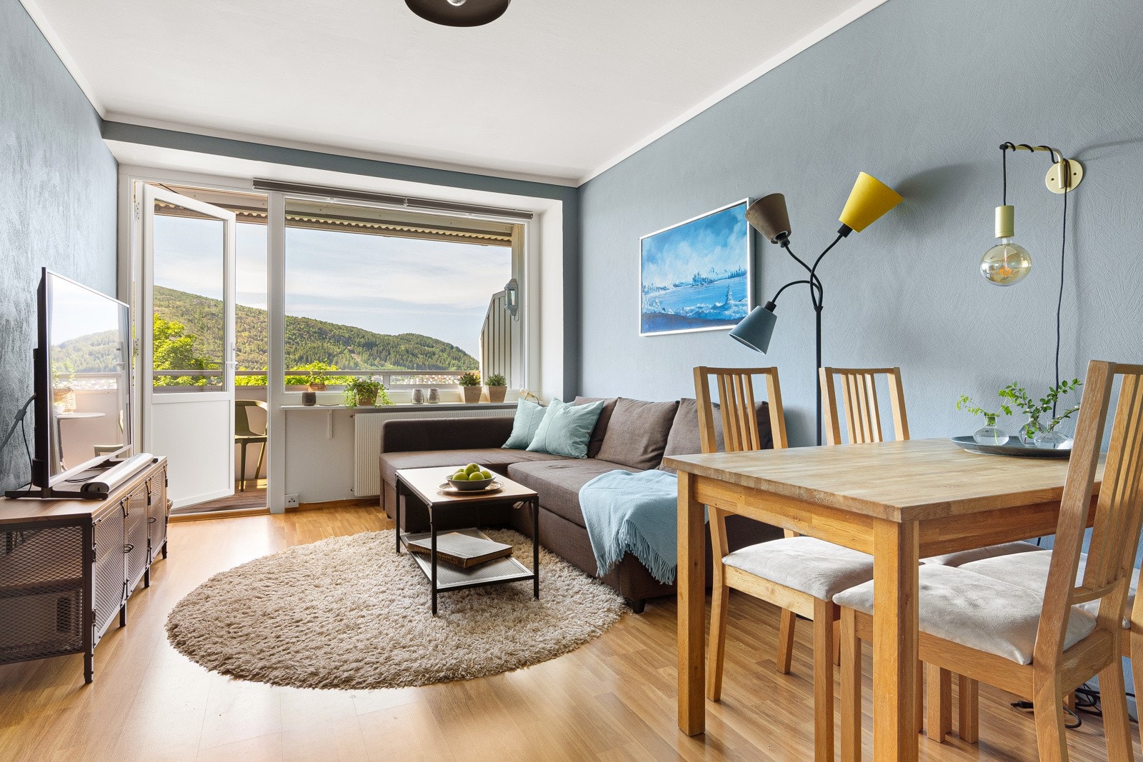 Leiligheten ligger i byggets 5. etasje og har adkomst via heis. Galleribilde