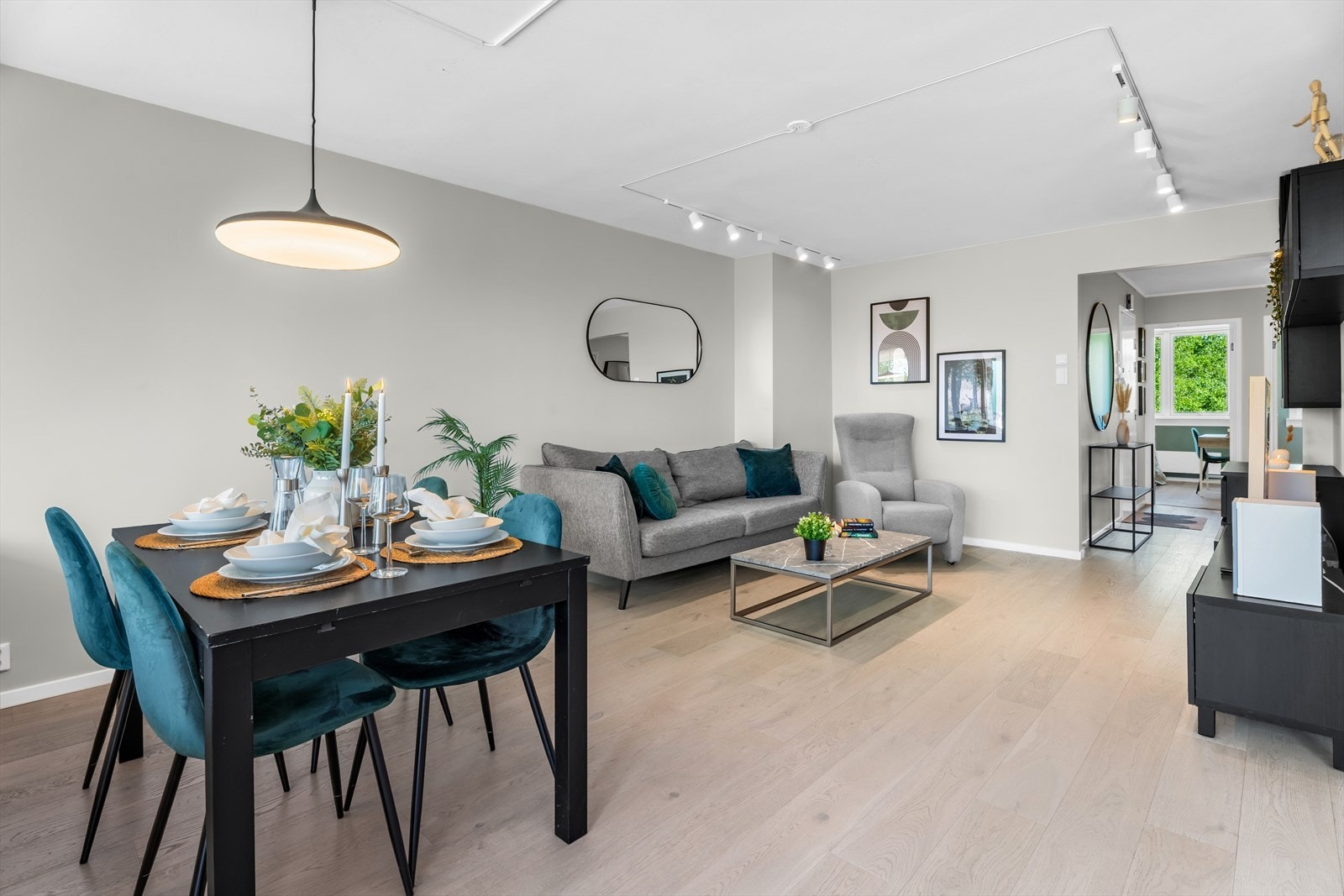 Her har man også plass til en stor spisegruppe. Her kan man enkelt samle venner og familie til hyggelige sammenkomster. Galleribilde