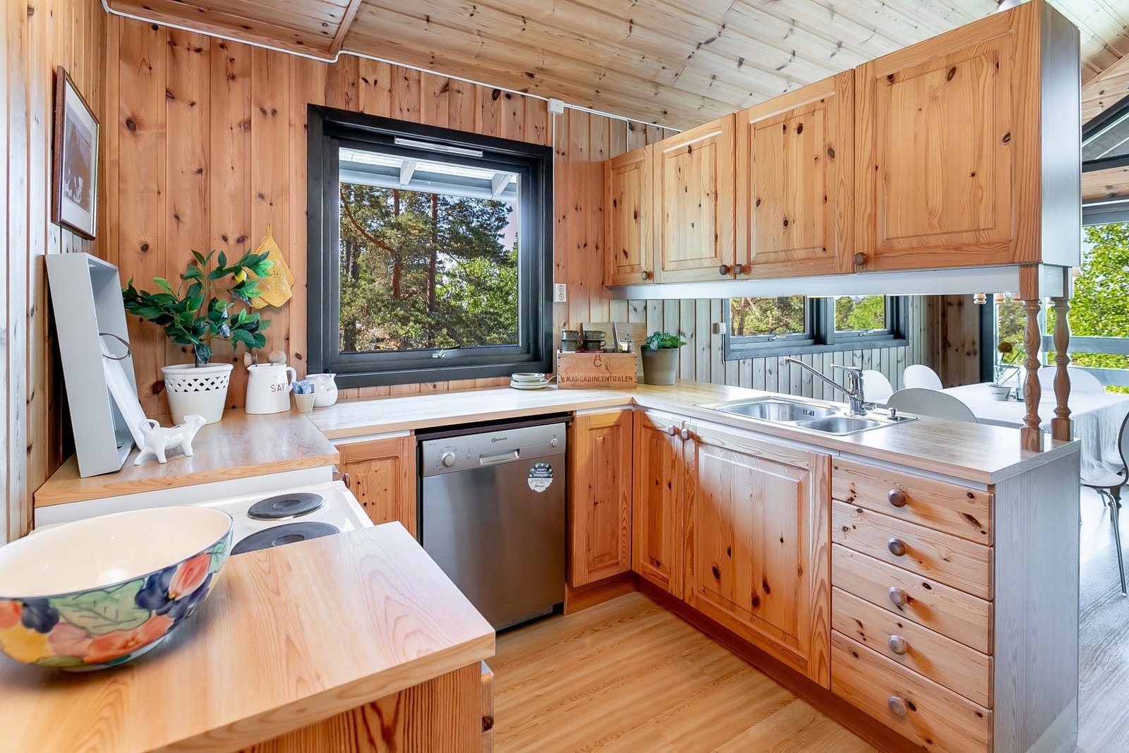 Hyggelig kjøkken!
NB! Oppvaskmaskin er defekt Galleribilde