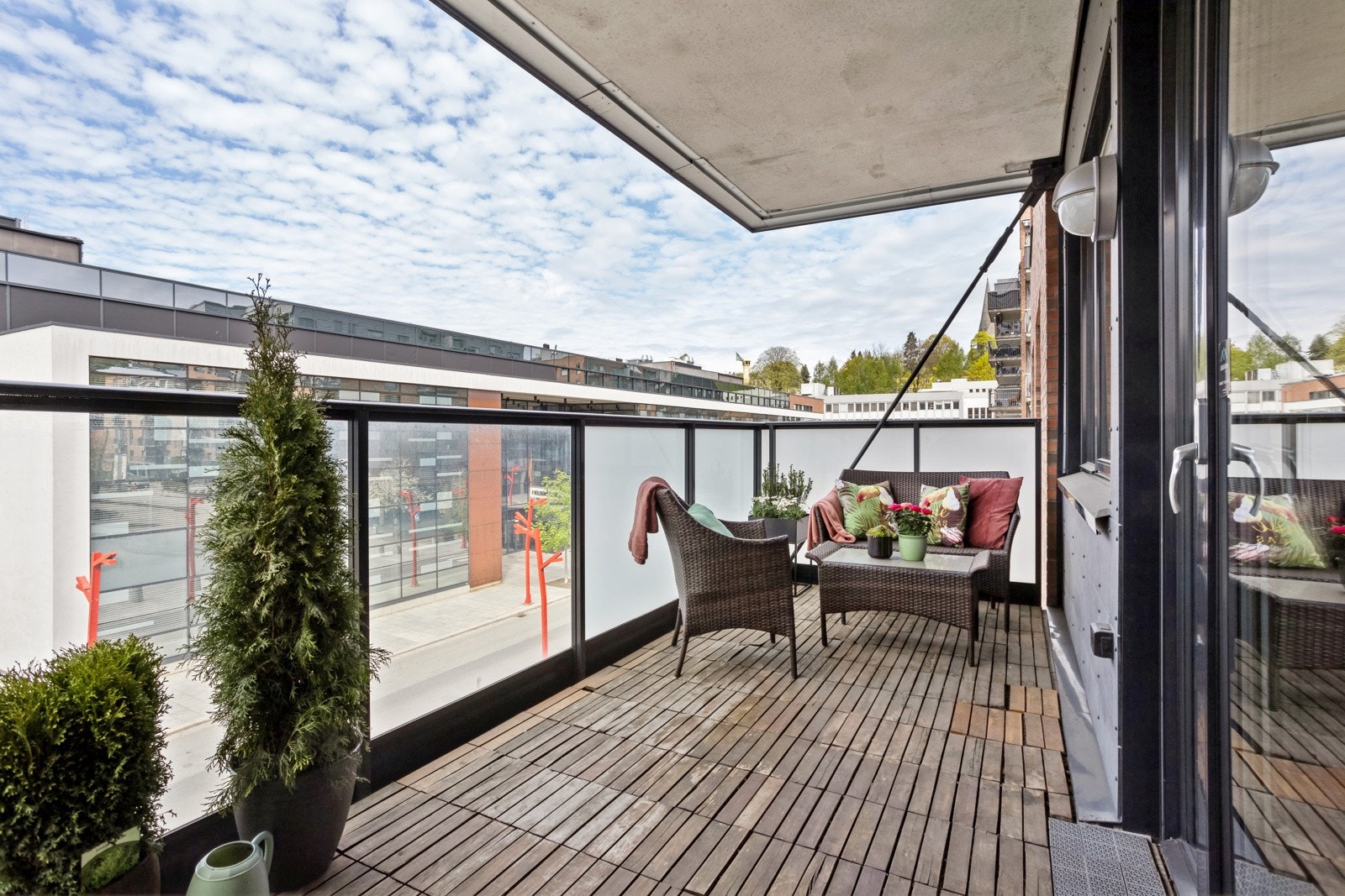 11 kvm balkong med gode solforhold! Galleribilde