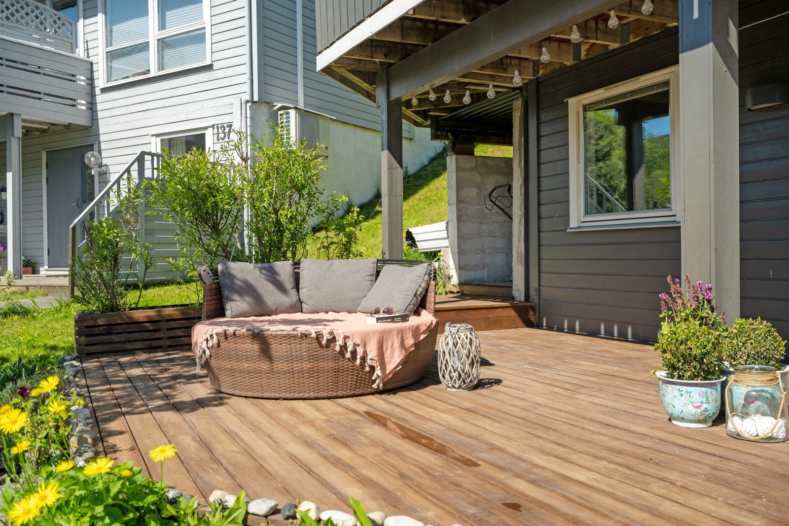 Terrassen er av god størrelse og kan innredes etter ønske og behov. Galleribilde