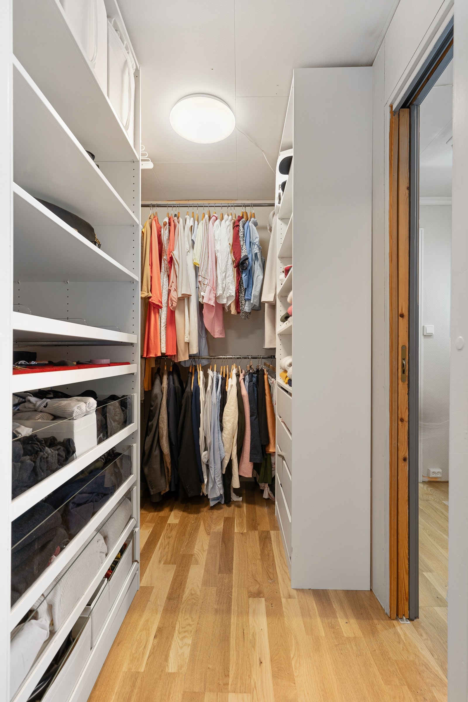 Oppbevaringsrom som kan benyttes som walk in closet. Galleribilde