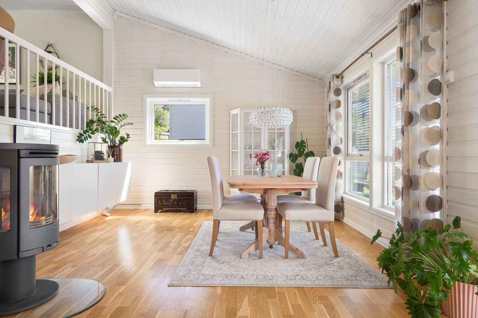 Boligen har god planløsning som gjør den lett å innrede etter ønske og behov. Galleribilde