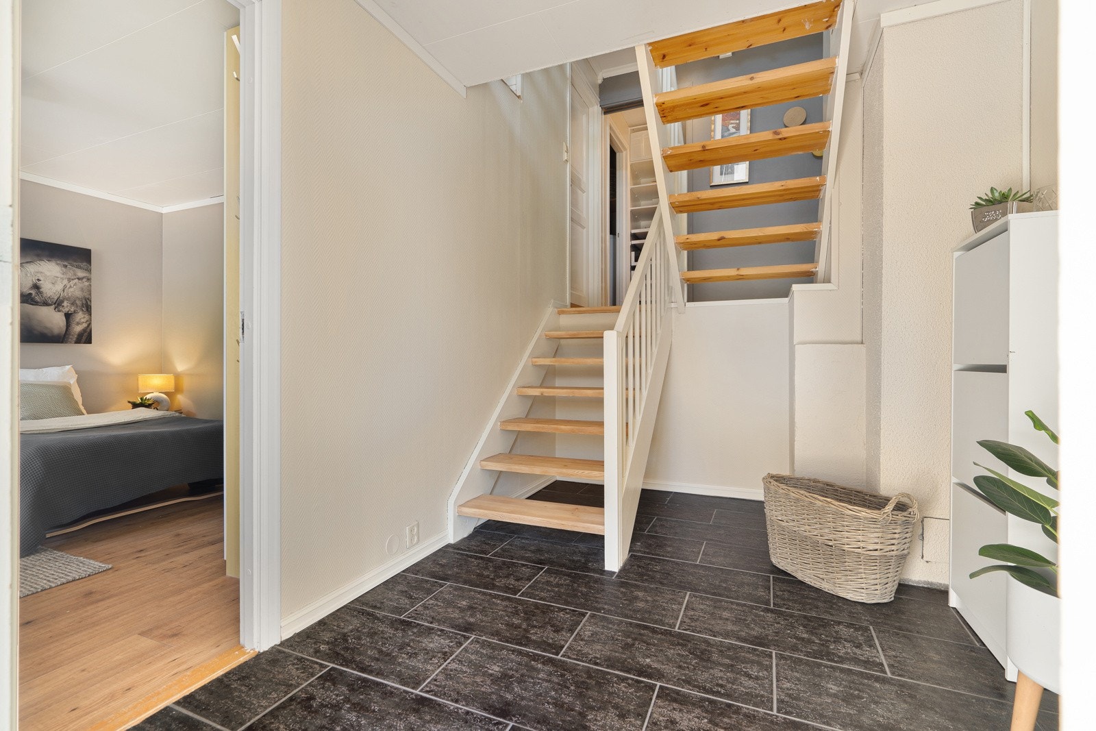 Trappegang mellom etasjene. Galleribilde