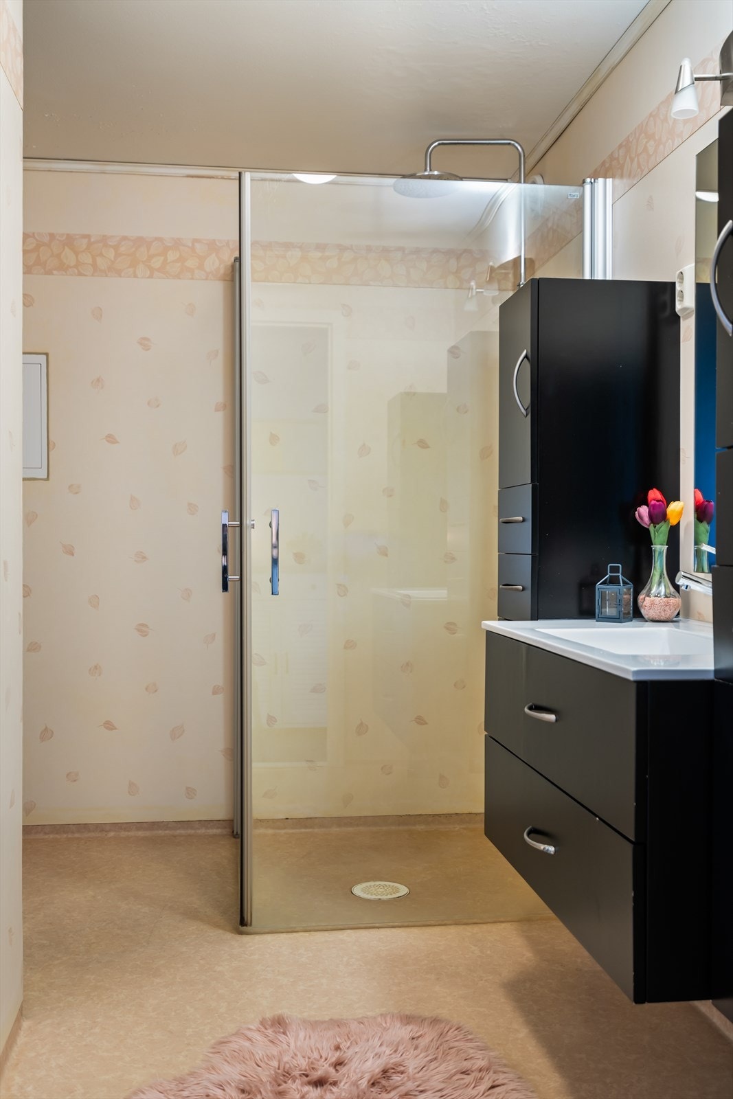 Det er vedtatt baderomsrehabilitering i borettslaget fra generalforsamling i 2022. Styret undersøker ulike muligheter og det er foreløpig ikke bestemt når dette skal utføres. Galleribilde