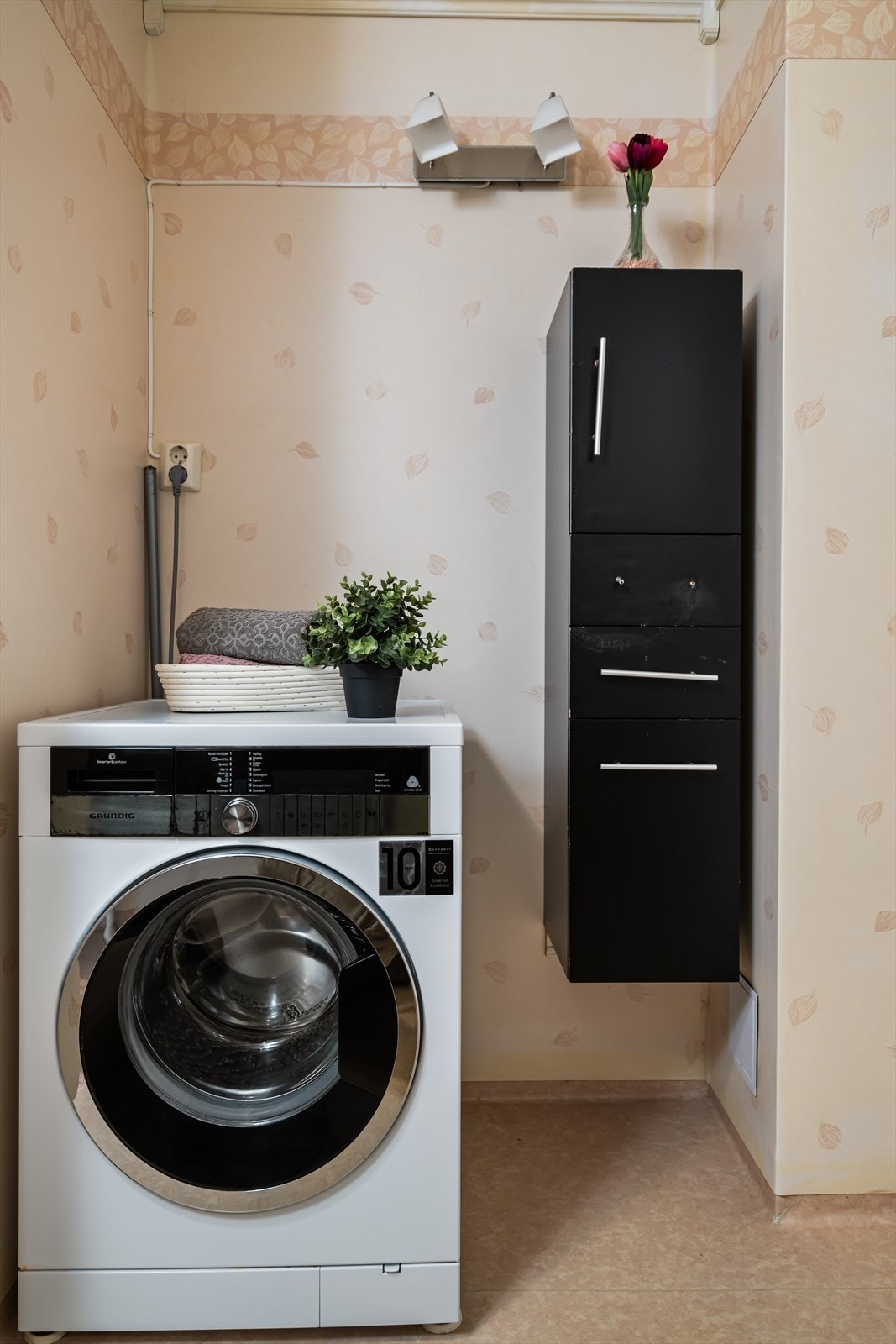 Det er opplegg for vaskemaskin på badet. Galleribilde