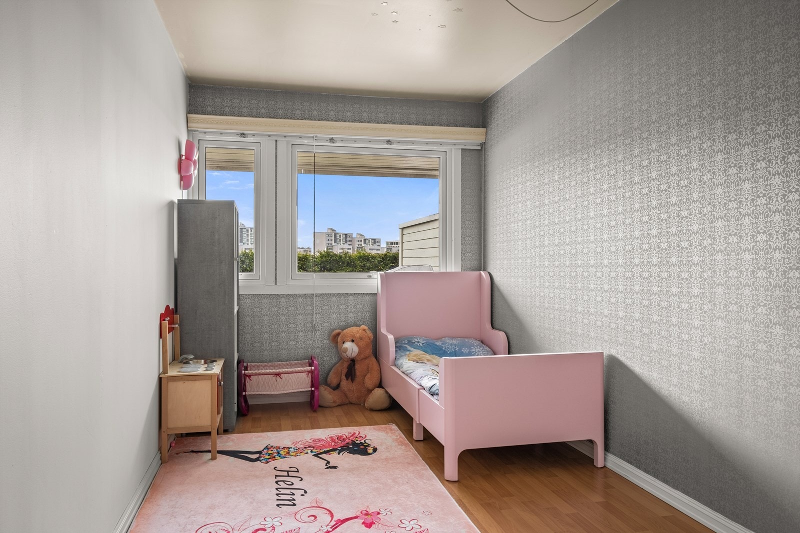 Boligens soverom nr. 2 er også av god størrelse. Galleribilde