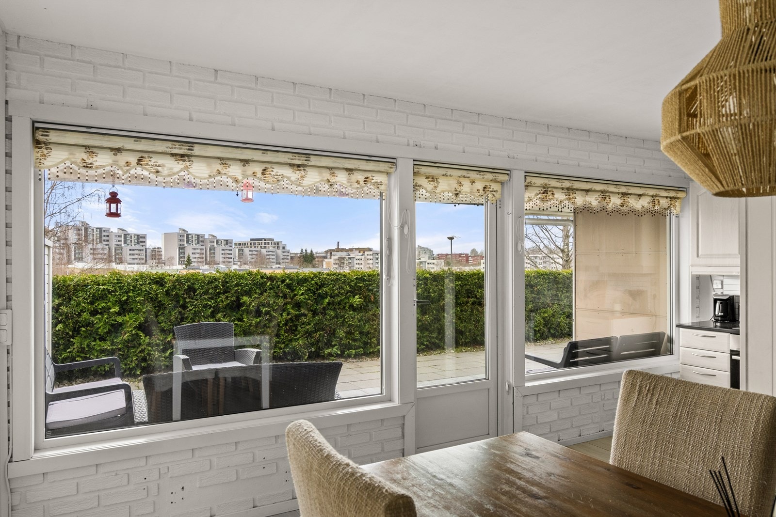 Bli med ut til boligens flotte terrasse. Galleribilde