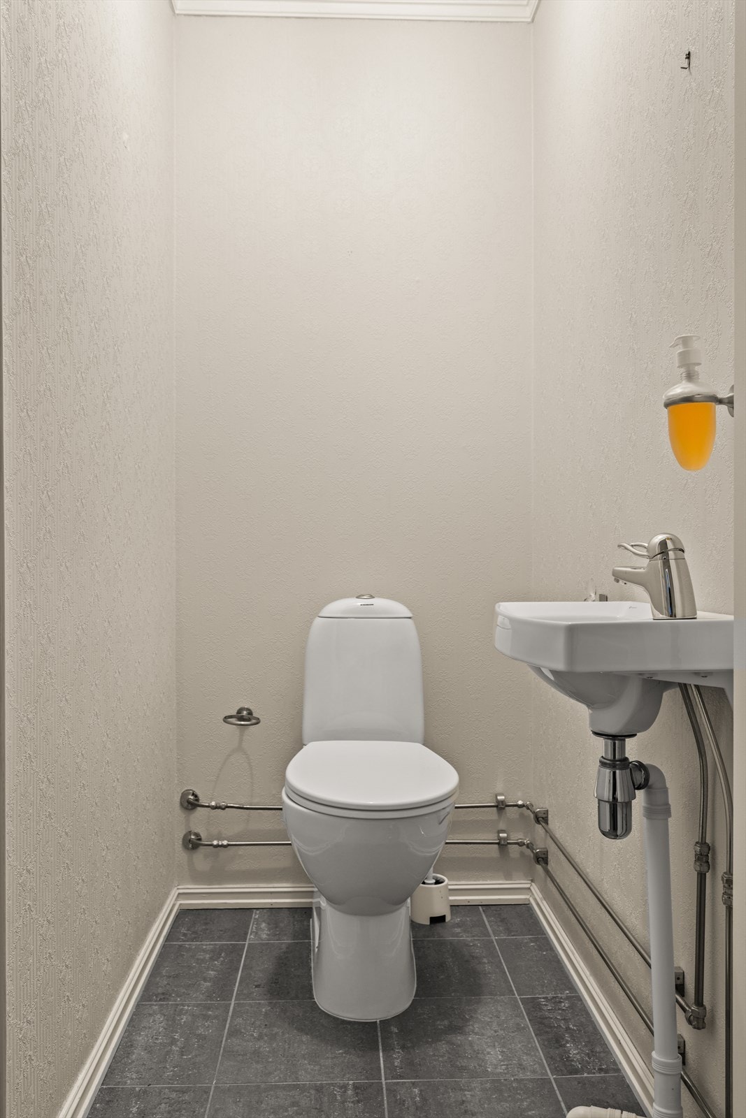 Boligen har et separat toalettrom. Galleribilde