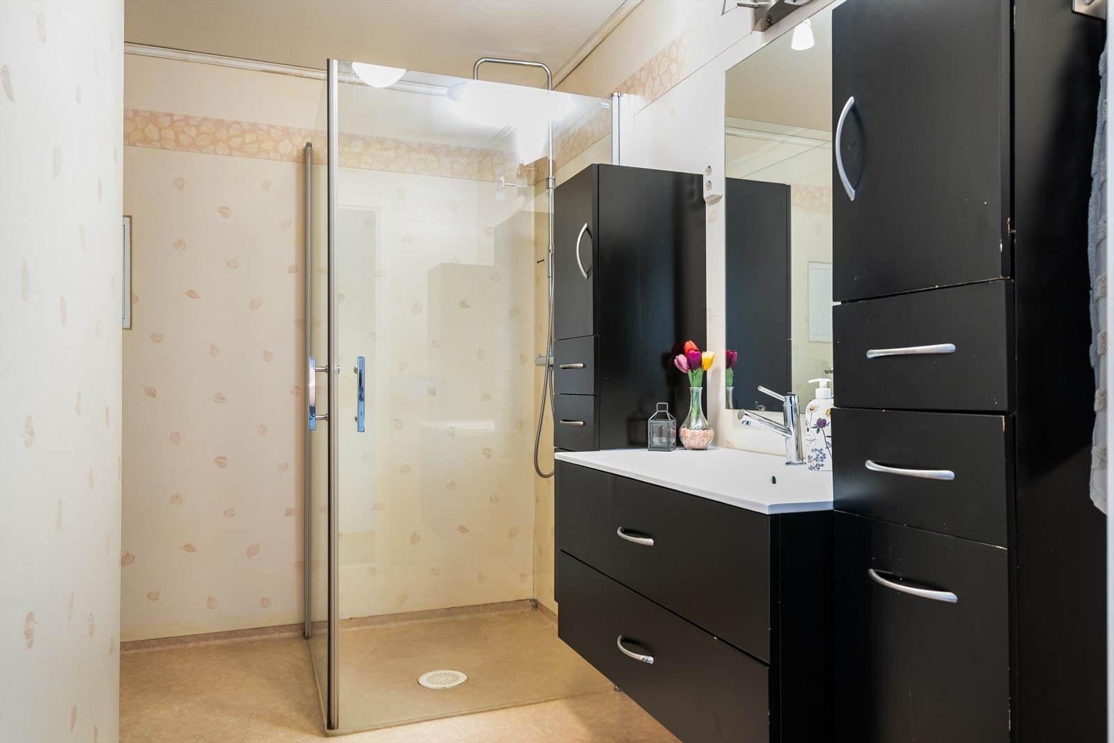 Badet fremstår med oppgraderte overflater fra 2011 i følge opplysninger fra tidligere salg. Galleribilde