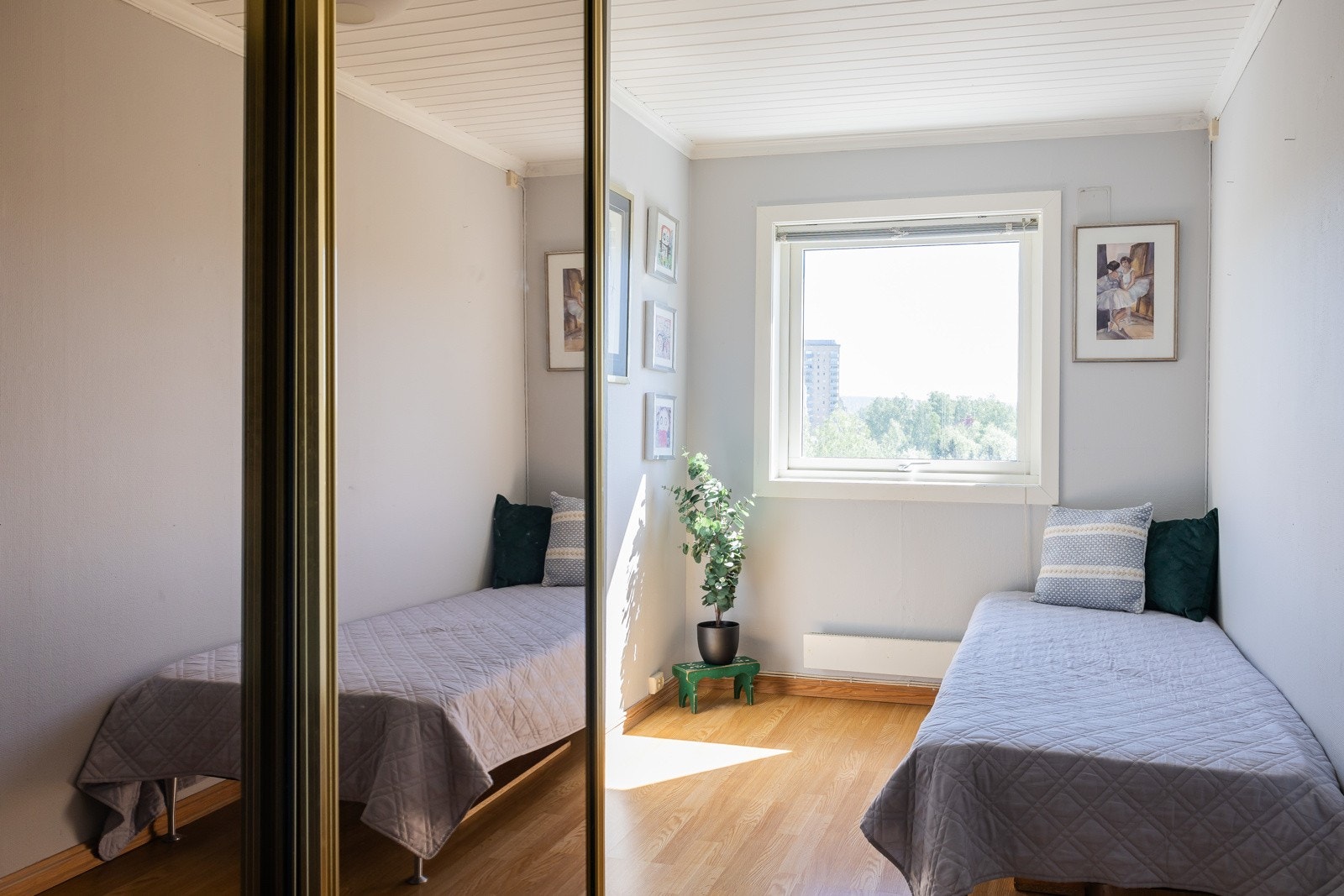 Soverom 2. Dette passer perfekt som barnerom, gjesterom eller kontor. Galleribilde