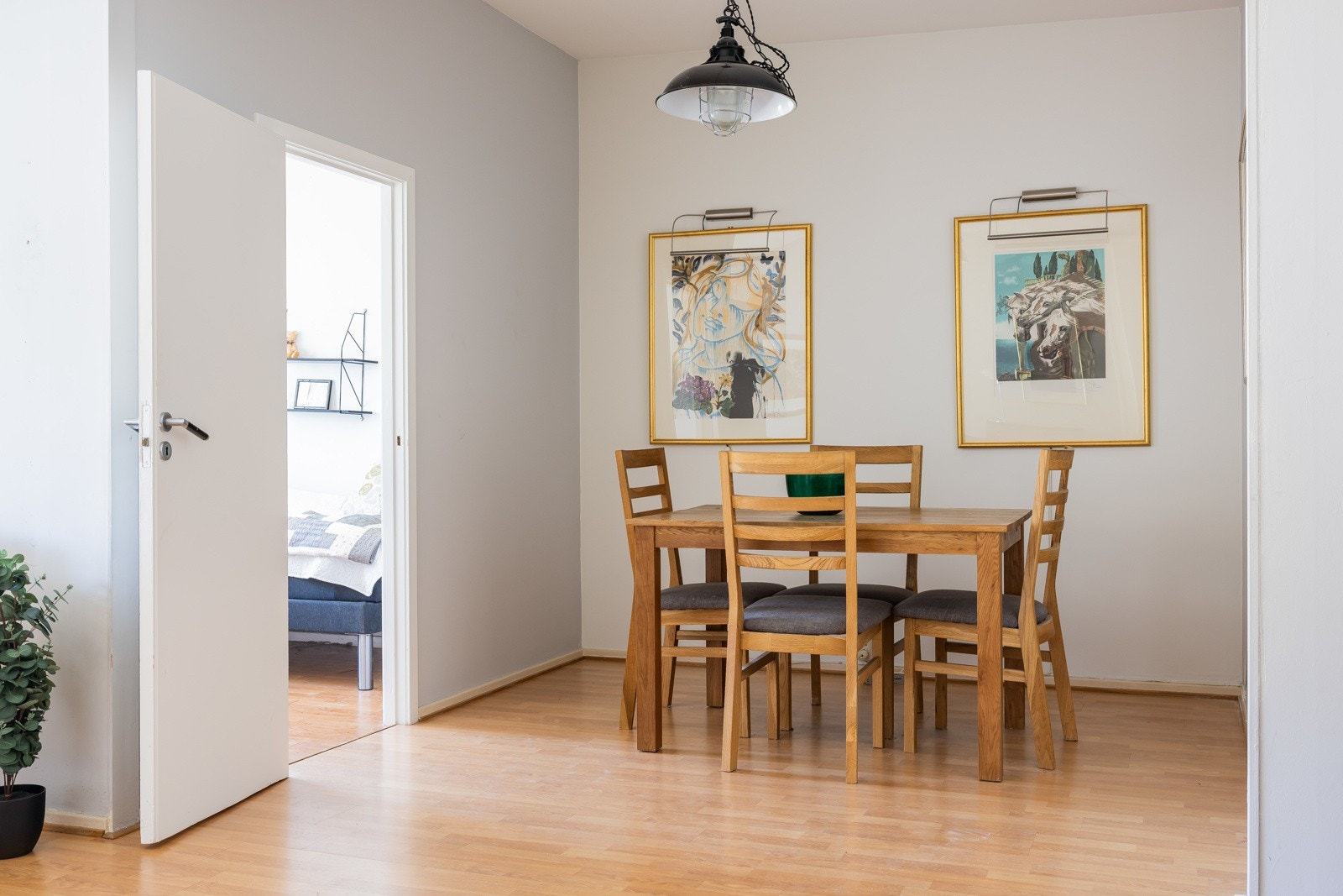 Hyggelig spiseplass. Galleribilde