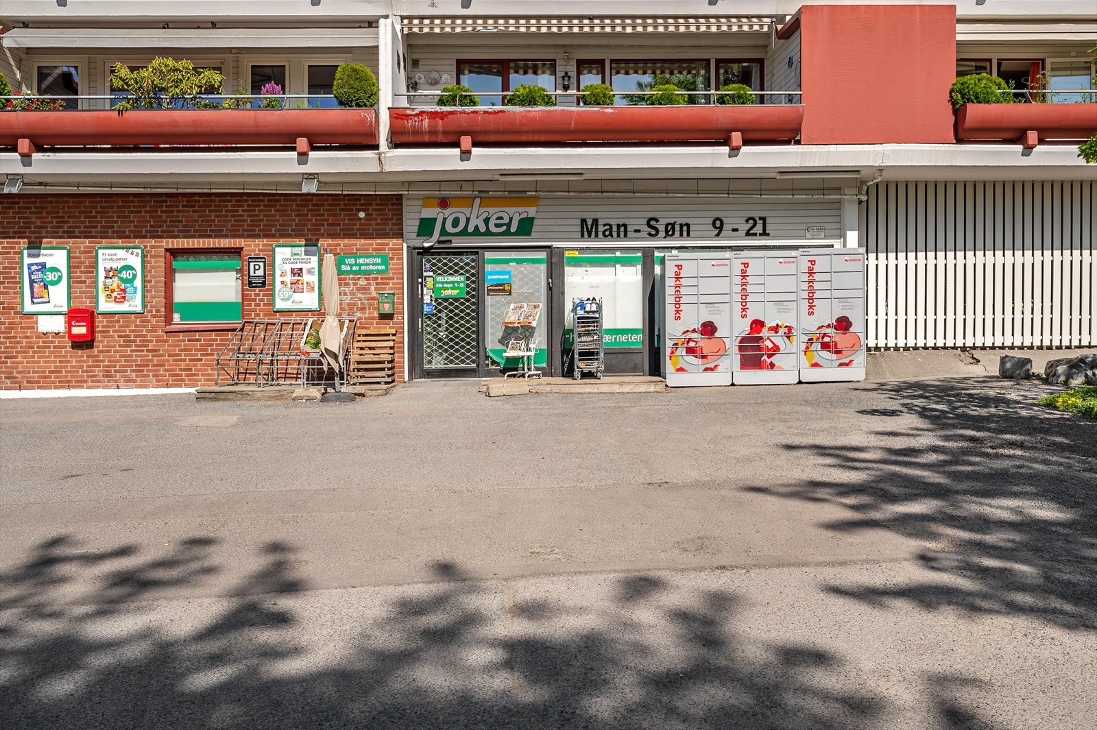 Det er også kort gangavstand til nærbutikken Joker som er søndagsåpen og bussholdeplass. Galleribilde