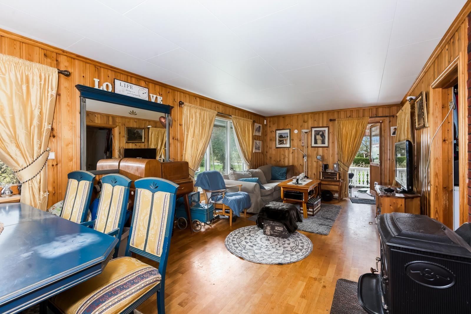 Stue med utgang til terrasse Galleribilde