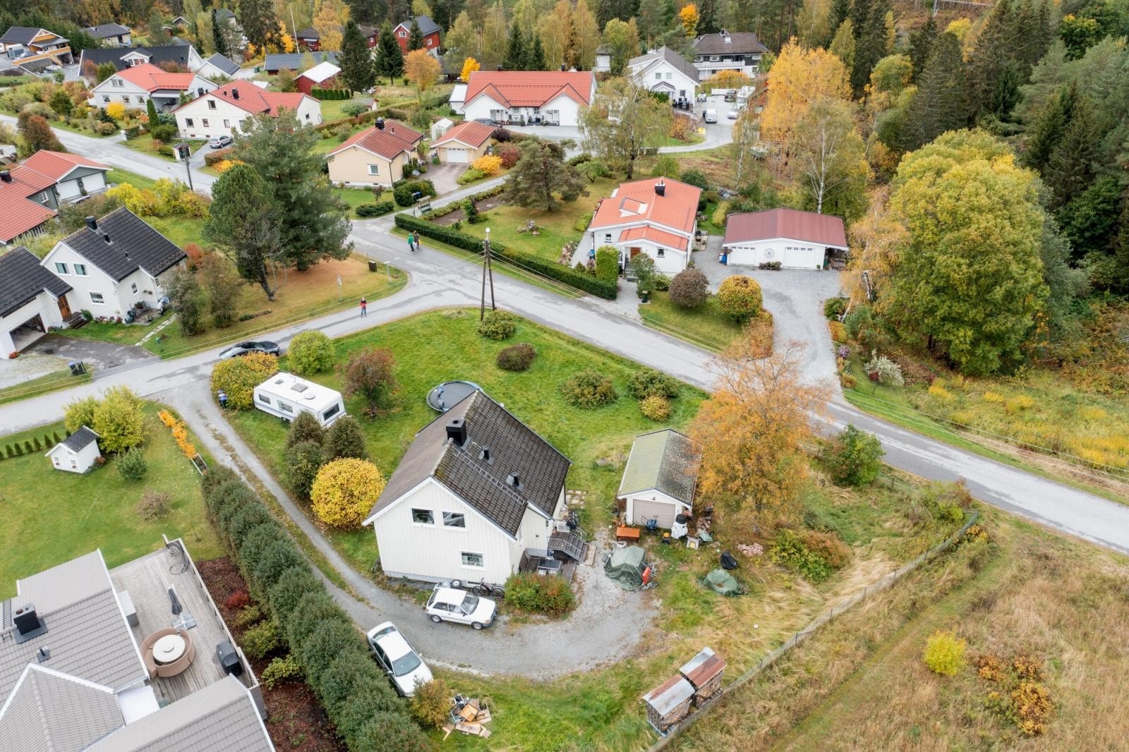 Fra eiendommen er det gangavstand til barnehager, skoler i alle trinn, idrettshaller, butikker og offentlig kommunikasjon Galleribilde
