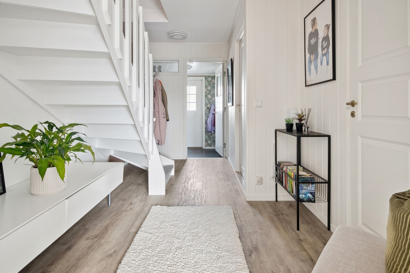 Fra gangen i 1. etg. kommer du deg til hovedsoverommet, toalettrom og bad. Galleribilde