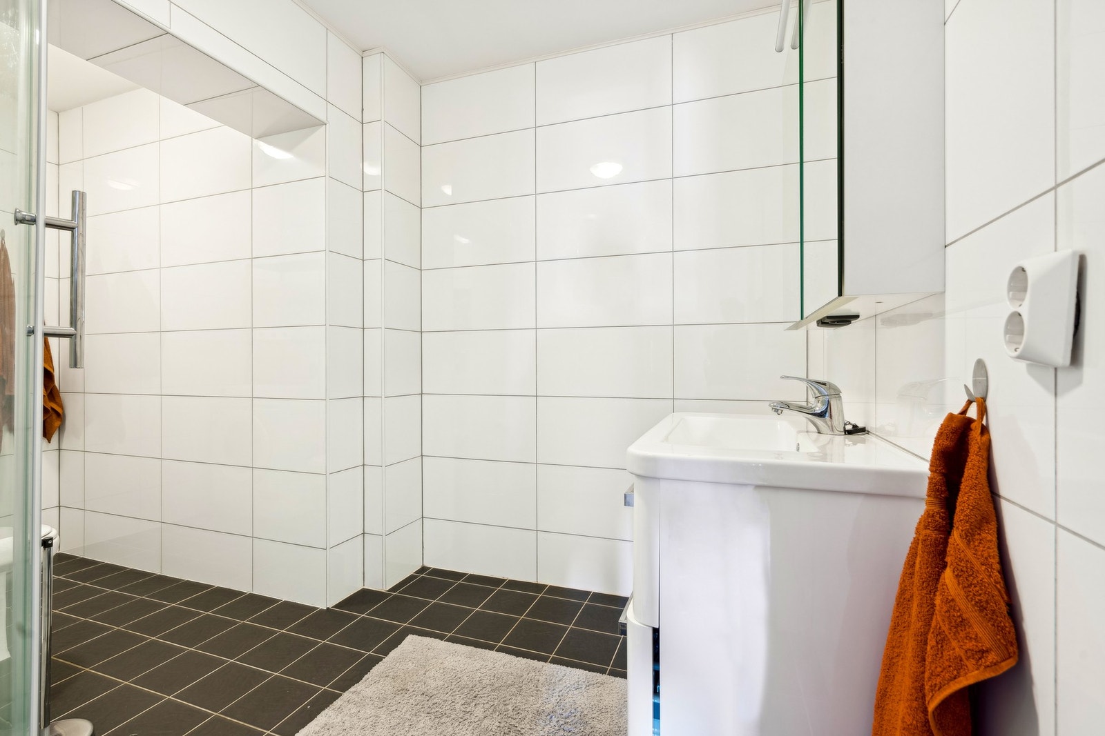 Vannbåren varme i gulv gir lun og god temperatur til rommet Galleribilde