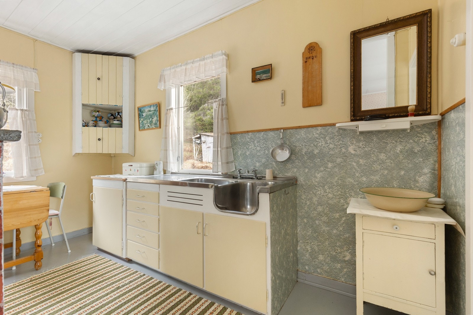 Lyst kjøkken med Galleribilde