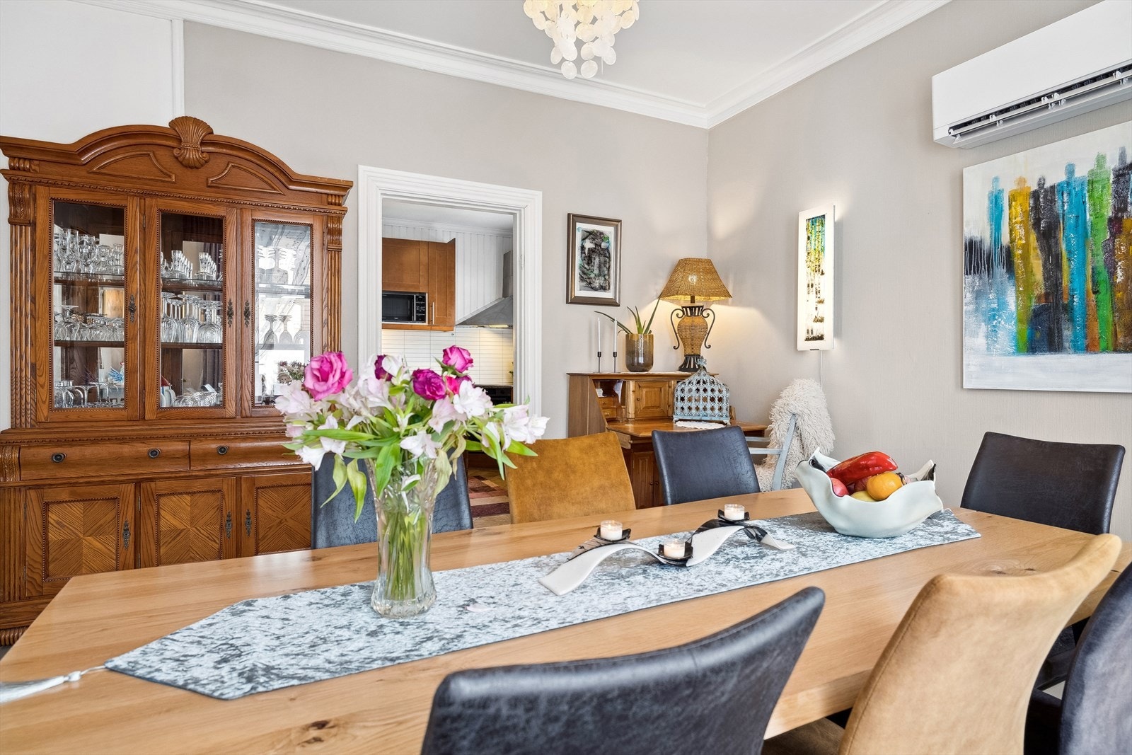 Boligen har en fin utforming og kan enkelt innredes etter egne ønsker og behov. Galleribilde