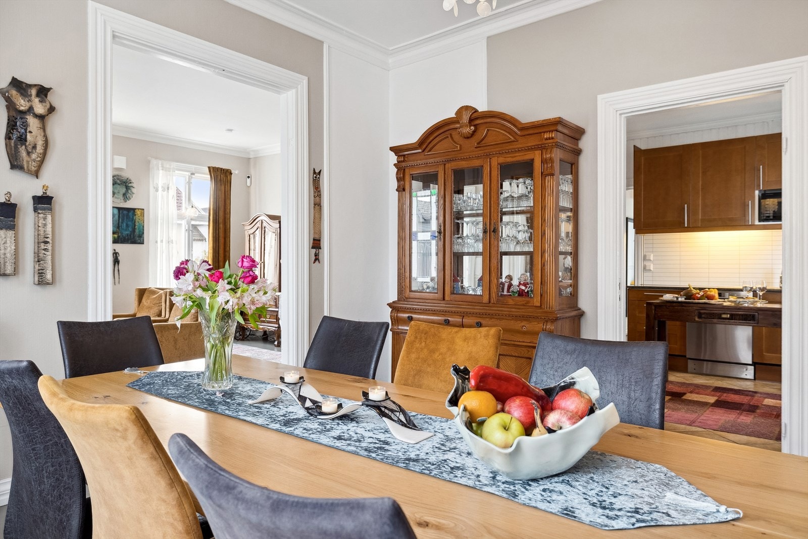 Videre fra spisestuen kommer du til kjøkkenet. Galleribilde