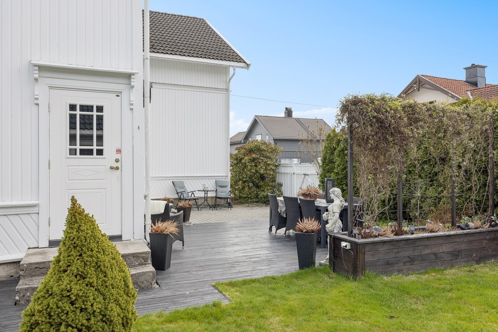 Boligen har tidligere vært tomannsbolig, denne inngangen ble tidligere benyttet til boligens andre etasje Galleribilde