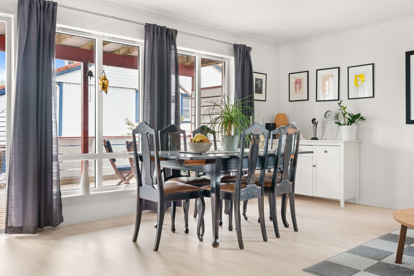 Romslig plass for spisebord Galleribilde