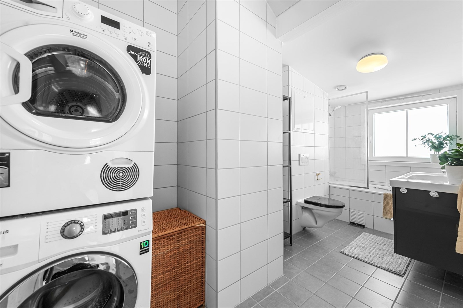 Opplegg for vaskemaskin og tørketrommel. Galleribilde