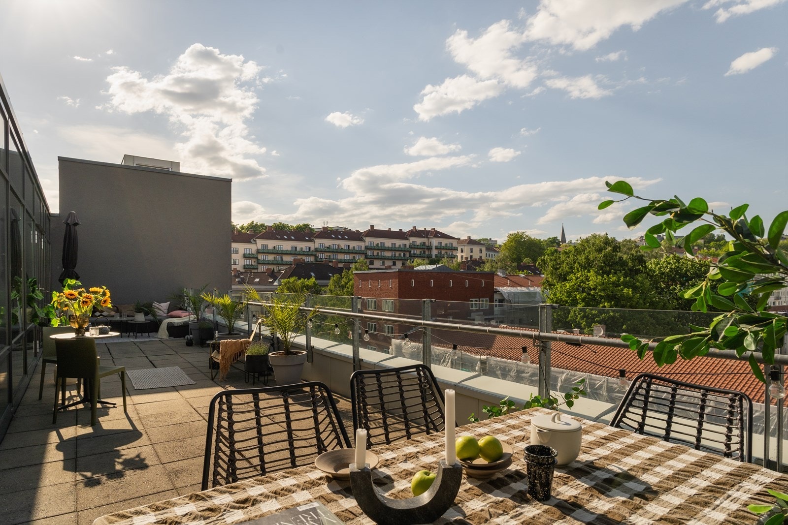 Velkommen til Landstads gate 2 - En fantastisk penthouseleilighet med hele 41 kvm, privat takterrasse! Heis. Mulighet for garasjeleie* - Presentert av Joakim Hjelm og Sylvia Post i Nordvik Bolig Galleribilde