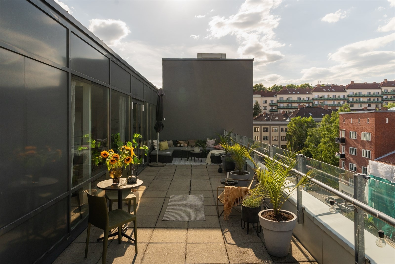 En sjelden mulighet for deg som vil bo godt, nyte en privat, tilbaketrukket bolig med en spektakulær takterrasse - Stille og rolig, midt i Oslo! Galleribilde