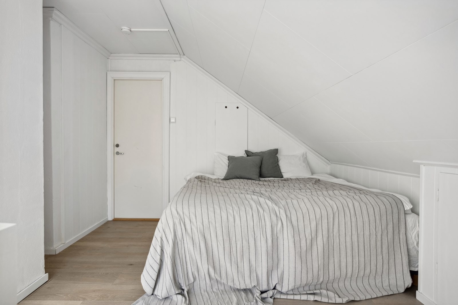 Fra soverommet er det utgang til felles loft i bygget Galleribilde