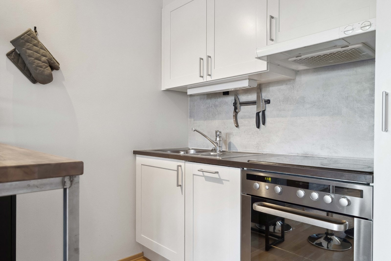 Hvitevarene på kjøkkenet medfølger i handelen. Galleribilde